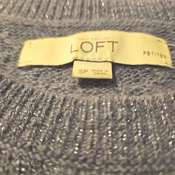 LOFT - SOFT Grey Shimmered Long Sleeved Womans Sweater - Picture 4 of 5
